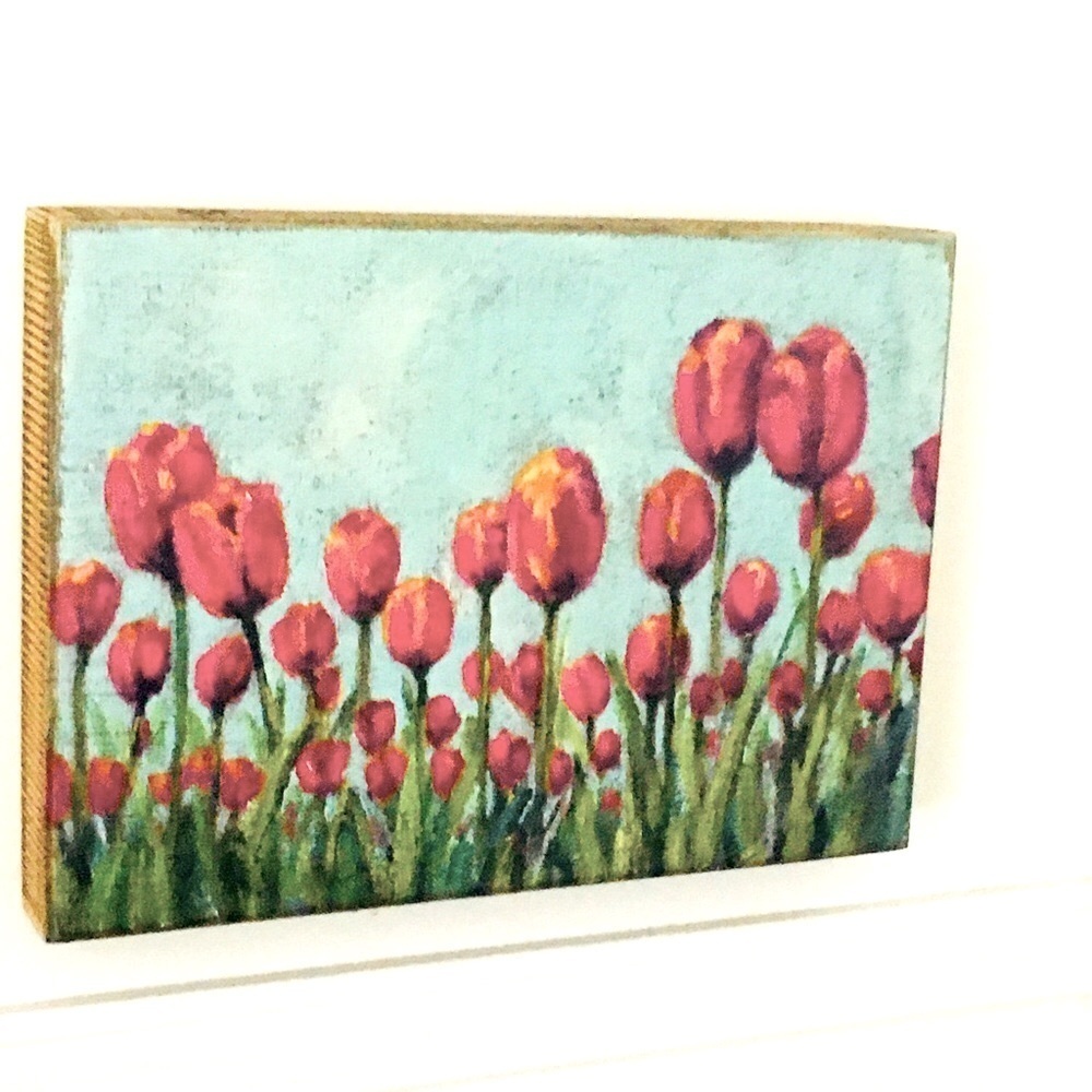 Small sweet tulip print on wooden box frame.‎ 11 by 8 by 2
